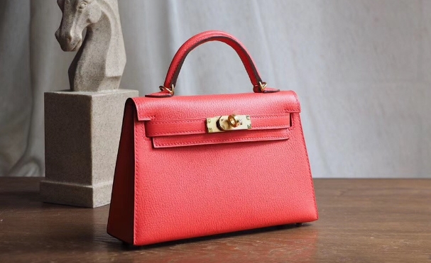 如何防止愛馬仕包包老化？愛馬仕包包清潔對皮質有何影響？